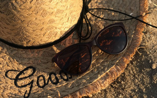 Hat sunglasses mat goodbye summer - a mat free wallpaper