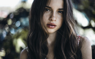 Woman longhair whiteShirt tree portrait - free portrait wallpaper for desktop