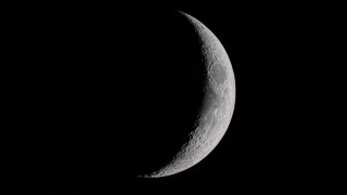 Crescent moon black background white - moon free wallpaper for desktop