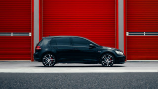 Black car red garage 3d - a black car free wallpaper