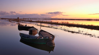 Boats docked sunset mountains cloudy - carpoforo tencalla free wallpaper