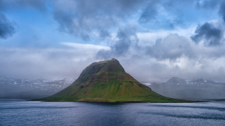 Green mountain lake cloudy sky - top of a lake under a cloudy sky free wallpaper