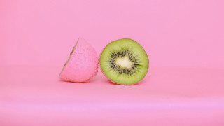 Kiwi fruit sliced pink background - food photography free wallpaper for desktop