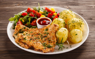 Plate food potatoes meat vegetables 2 - meat and vegetables free wallpaper