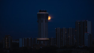 Full moon cityscape brutalism architecture - brutalism free wallpaper