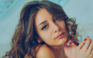 Woman ring hand face painting - her cheek free wallpaper