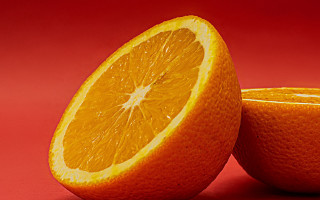 Orange halved both on red - two orange free wallpaper