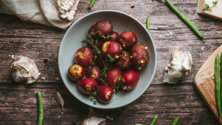 Red potatoes green beans wooden - a bowl free wallpaper