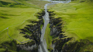 Lush green river valley hillside 2 - amazing depth free wallpaper