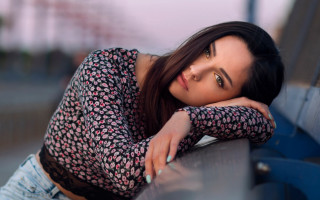 Woman leaning bench photorealistic portrait - a bench free wallpaper for desktop