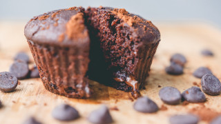 Chocolate cupcake bite chocolate chips - chocolate free wallpaper