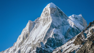 Snow mountain blue sky clouds - free mountains wallpaper