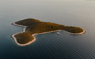 Island boat ocean aerial romanticism - alen divi free wallpaper