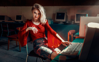 Woman sitting computer floral blonde - leg free wallpaper