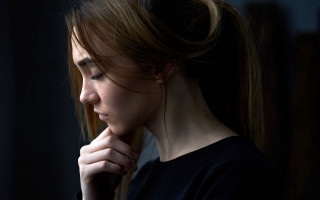 Woman profile brownhair closedeyes portrait - free portrait wallpaper for desktop