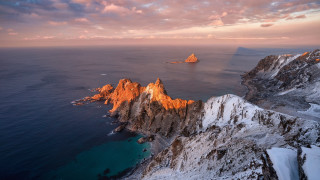 Mountain lake snowy background boat - a few snow covered mountains free wallpaper