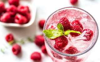 Ice water raspberries mint closeup - dorothy coke free wallpaper
