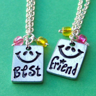 Best friend necklaces smile green - pastel color free wallpaper for tablet