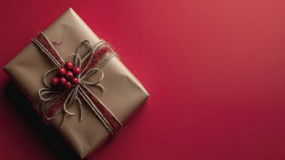 Wrapped present box bow berries - present free wallpaper