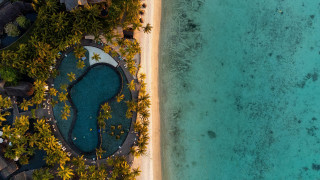 Beach pool resort island jigsaw - aerial view free wallpaper