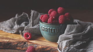 Raspberries bowl wooden table cloth - elaine duillo free wallpaper for desktop