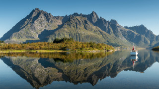 Boat mountain lake forest sky - a lake in front free wallpaper for desktop