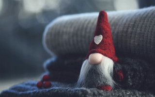 Red gnome hat couch pillow - a couch next free wallpaper