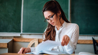Woman glasses reading classroom chalkboard - hard free wallpaper
