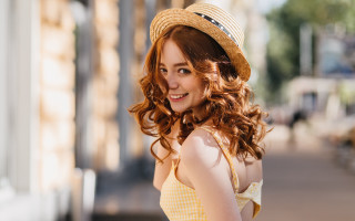 Woman hat smiling portrait curlyhair - elizabeth polunin free wallpaper for desktop