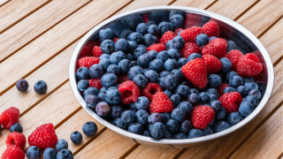 Bowl berries raspberries wooden table - berry free wallpaper