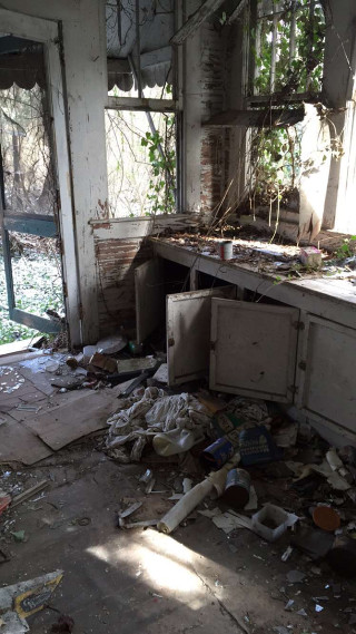 Run down kitchen trash floor - open free wallpaper for mobile