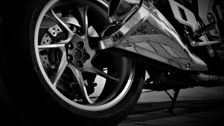 Motorcycle chrome wheel triangle blackwhite - hard free wallpaper