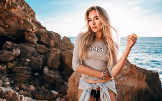 Woman beach ocean fashion portrait - a rocky beach next free wallpaper