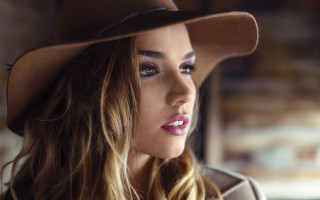 Woman cowboyhat blonde portrait blurry - a cowboy hat free wallpaper