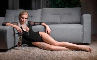 Woman blackbodysuit couch tattoo alcohol - a black bodysuit free wallpaper for desktop