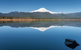 Mountain reflection lake rock snowy - the still water of a lake free wallpaper