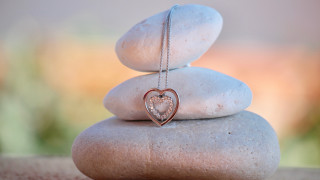 Heart pendant rock table florianne - top of a rock free wallpaper for desktop
