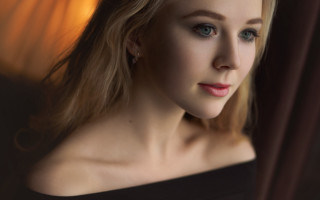 Woman blueeyes blacktop window curtain - a curtain behind her free wallpaper