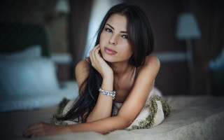 Woman bracelet dress portrait blurry - a bracelet free wallpaper