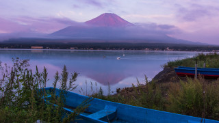 Blue boat lake mountain sky - a blue boat free wallpaper