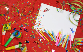 Birthday card confetti streamers red - paper texture free wallpaper