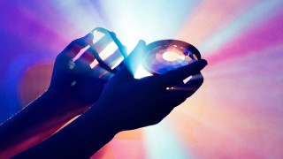 Light bulb hologram luminais glowing - a light bulb free wallpaper