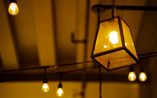 Light fixture hanging bulbs Évariste - free light wallpaper