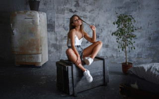 Elina karimova fashion portrait rainy - a plant free wallpaper