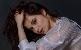 Woman hands hair rococo portrait - free portrait wallpaper for desktop