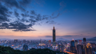 City skyline tower dusk clouds 2 - a tall tower free wallpaper for desktop