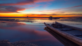 Beach boat sunset clouds reflection - a boat free wallpaper for desktop