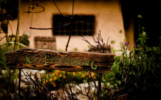 Wooden sign garden building tilt - a wooden sign free wallpaper