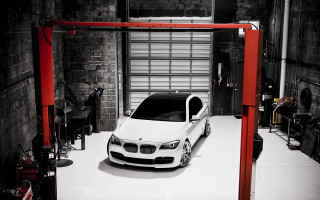 White car garage red pole - a garage next free wallpaper