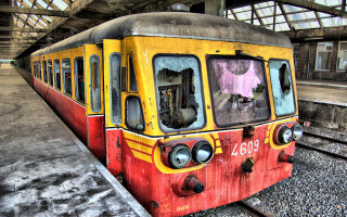 Train graffiti brokenwindow neoexpressionism digital - broken free wallpaper
